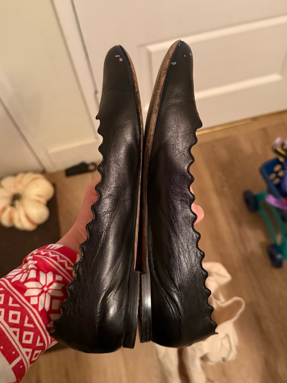 Chloe Black Leather Scalloped Edge Flats - Picture 2 of 7